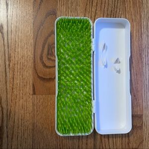 Travel Drying rack for bottle or nursing accessories.